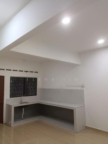 1-storey Terraced House for Sale in Kluang (Johor) - Elena Lim - Kitchen - PropertyGuru.com.my