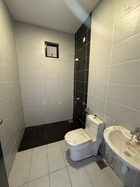 Semi-Detached House for Rent in Taman Mount Austin (Tebrau) - Win Tan - Bathroom - PropertyGuru.com.my