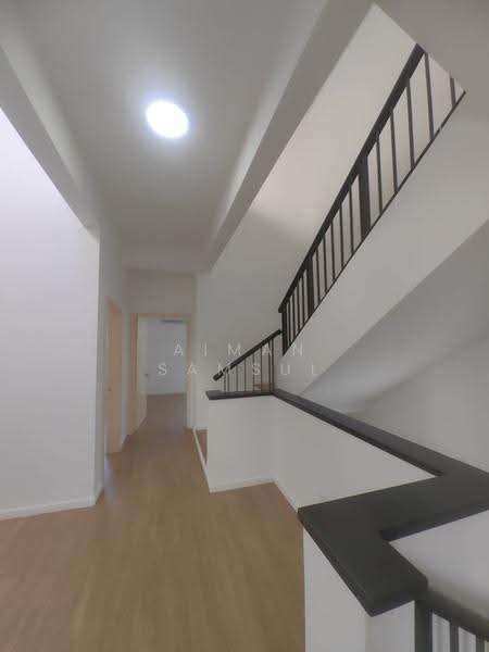 Rumah Teres untuk Disewa di Bandar Tropicana Aman (Telok Panglima Garang) - Aiman Samsul - Corridor - PropertyGuru.com.my