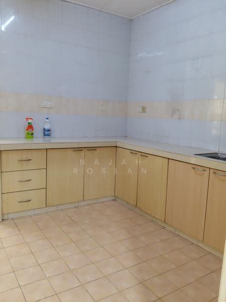 2-storey Terraced House for Rent in Bukit Jelutong (Shah Alam) - Najah Roslan - Kitchen - PropertyGuru.com.my