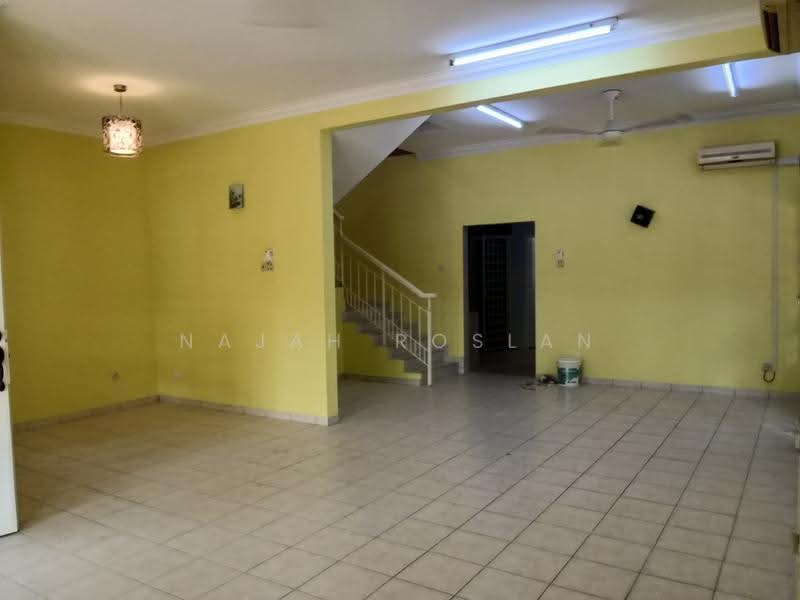 2-storey Terraced House for Rent in Bukit Jelutong (Shah Alam) - Najah Roslan - Living Room - PropertyGuru.com.my