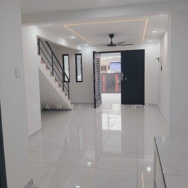 2-storey Terraced House for Sale in Taman Johor Jaya (Johor Bahru) - Daniel Yong - Living Room - PropertyGuru.com.my