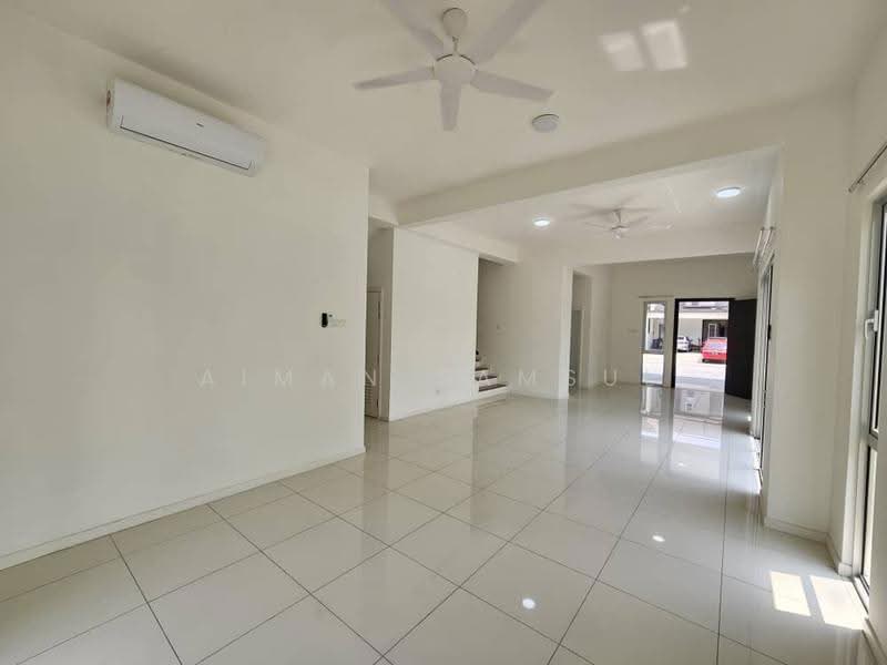 Rumah Teres untuk Dijual di Bandar Tropicana Aman (Telok Panglima Garang) - Aiman Samsul - Living Room - PropertyGuru.com.my