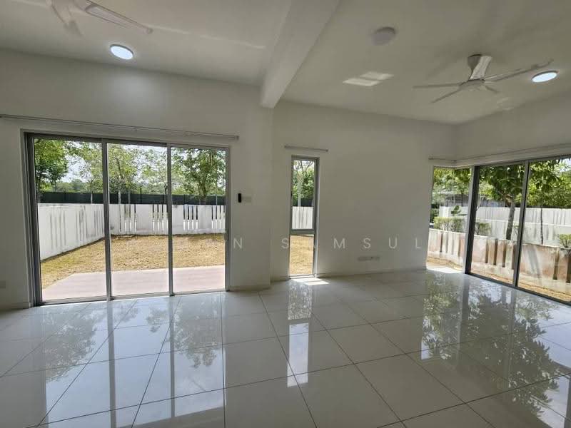 Rumah Teres untuk Dijual di Bandar Tropicana Aman (Telok Panglima Garang) - Aiman Samsul - Living Room - PropertyGuru.com.my