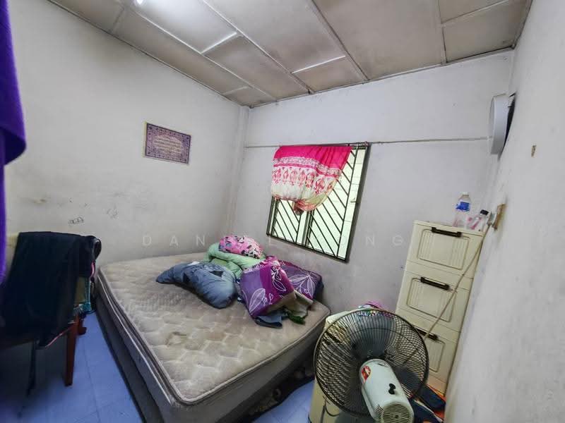 Flat for Sale at Taman Tampoi Utama Flat - Daniel Yong - Bedroom - PropertyGuru.com.my
