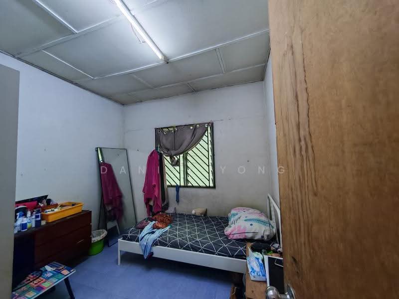 Flat for Sale at Taman Tampoi Utama Flat - Daniel Yong - Bedroom - PropertyGuru.com.my
