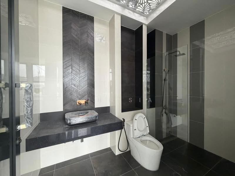 Rumah Berkembar untuk Dijual di Setia Tropika (Johor Bahru) - John Sia - Bathroom - PropertyGuru.com.my