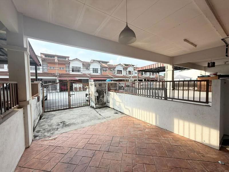Townhouse for Sale in Sungai Buloh (Selangor) - Amirah Azmi - PropertyGuru.com.my