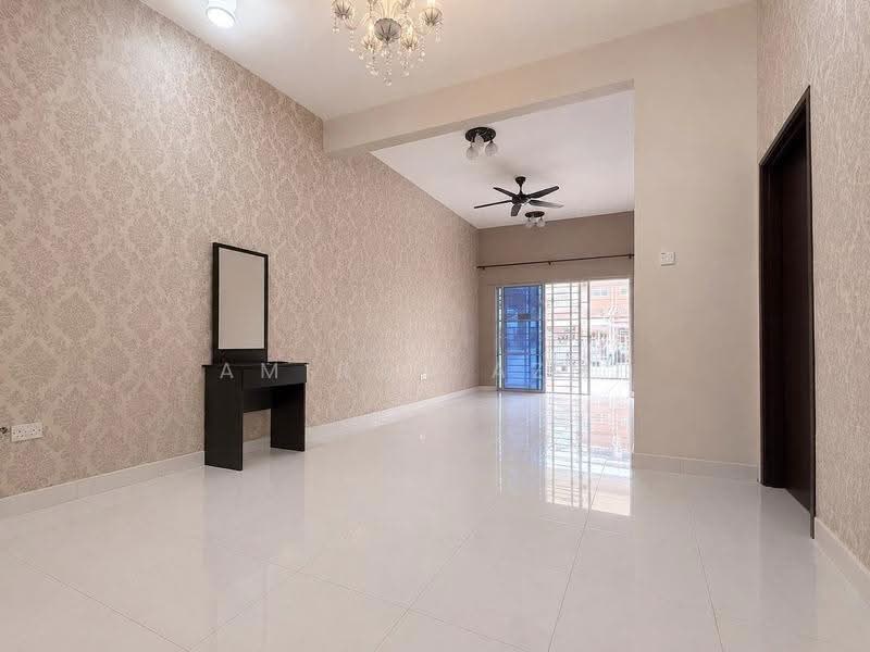 Townhouse for Sale in Sungai Buloh (Selangor) - Amirah Azmi - PropertyGuru.com.my