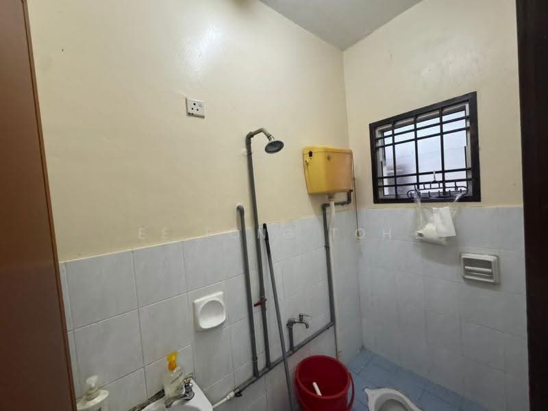 2-storey Terraced House for Sale in Taman Puteri Wangsa (Ulu Tiram) - Ee Fong Toh - Bathroom - PropertyGuru.com.my