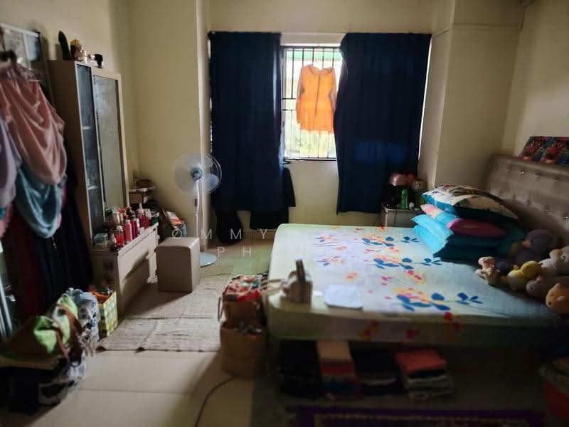 2-storey Terraced House for Sale in Bandar Putra Permai (Seri Kembangan) - Tommy Wong Phang - Bedroom - PropertyGuru.com.my