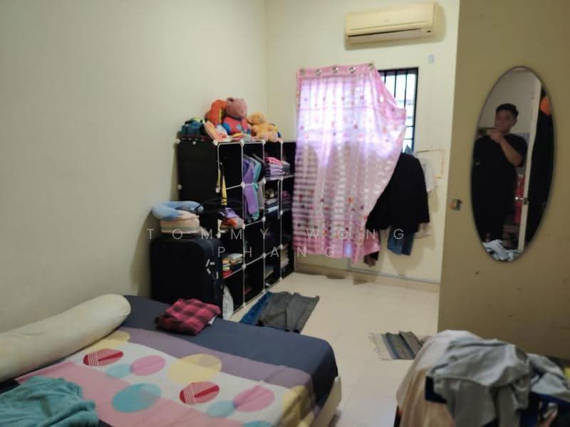 2-storey Terraced House for Sale in Bandar Putra Permai (Seri Kembangan) - Tommy Wong Phang - Bedroom - PropertyGuru.com.my