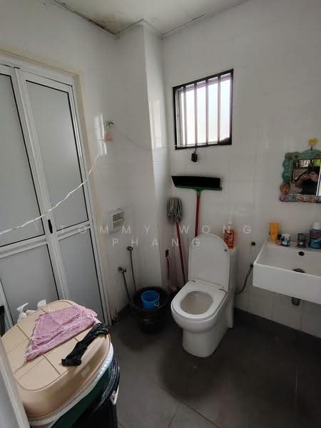 2-storey Terraced House for Sale in Bandar Putra Permai (Seri Kembangan) - Tommy Wong Phang - Bathroom - PropertyGuru.com.my
