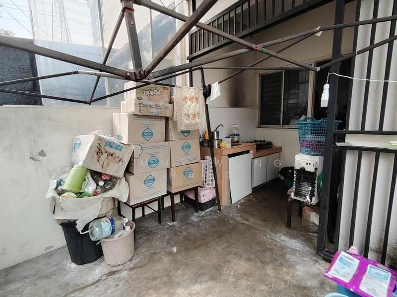 2-storey Terraced House for Sale in Bandar Putra Permai (Seri Kembangan) - Tommy Wong Phang - Kitchen - PropertyGuru.com.my