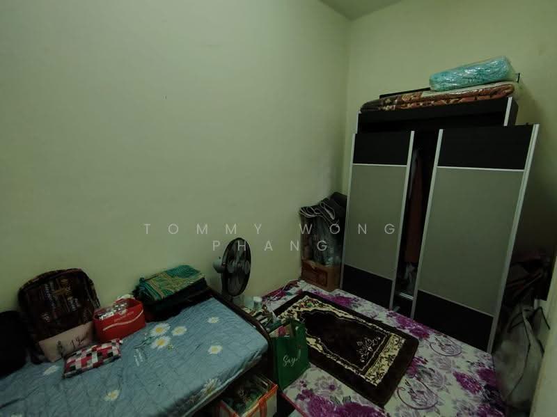 2-storey Terraced House for Sale in Bandar Putra Permai (Seri Kembangan) - Tommy Wong Phang - Bedroom - PropertyGuru.com.my