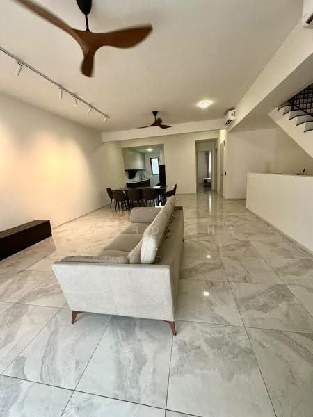 Rumah Teres untuk Disewa di Taman Bukit Serdang (Seri Kembangan) - Edward Chai - Living Room - PropertyGuru.com.my