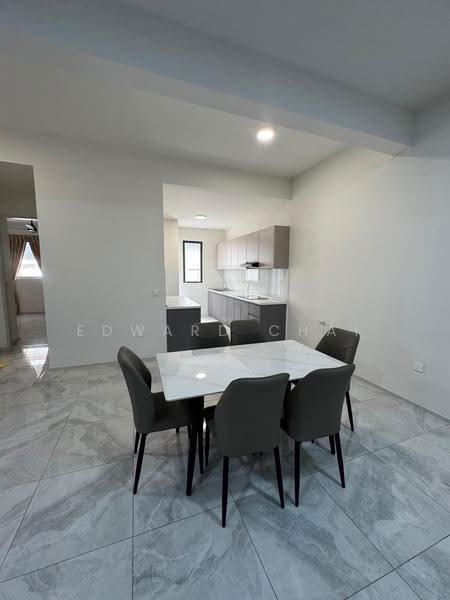 Rumah Teres untuk Disewa di Taman Bukit Serdang (Seri Kembangan) - Edward Chai - Dining Room - PropertyGuru.com.my