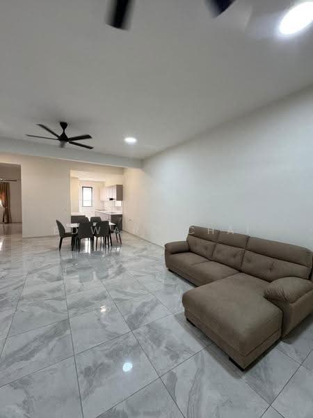Rumah Teres untuk Disewa di Taman Bukit Serdang (Seri Kembangan) - Edward Chai - Living Room - PropertyGuru.com.my