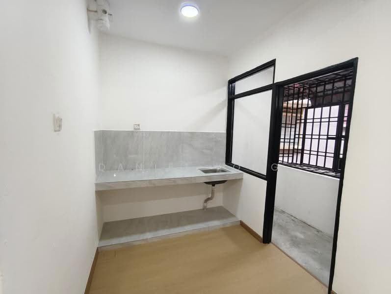 Flat for Sale at Flat Taman Pelangi Indah - Daniel Yong - Kitchen - PropertyGuru.com.my