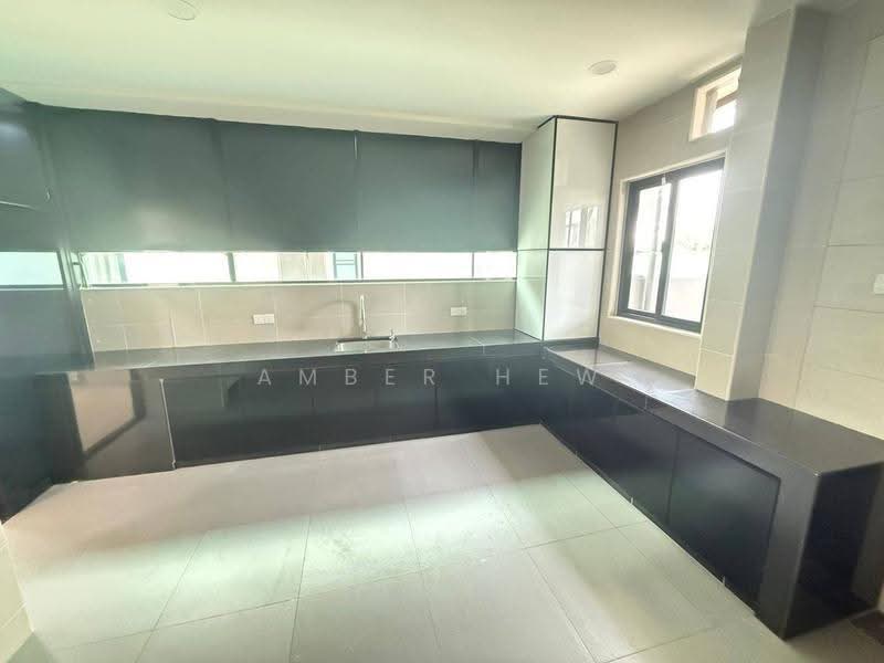 Rumah Berkembar untuk Dijual di Taman Gaya (Ulu Tiram) - Amber Hew - Kitchen - PropertyGuru.com.my