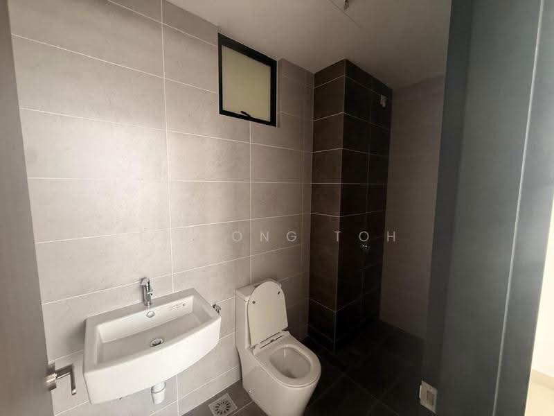 Kediaman Servis untuk Dijual di Twin Tower Residence - Ee Fong Toh - Bathroom - PropertyGuru.com.my