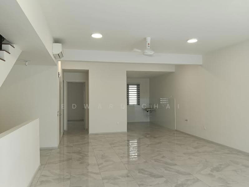 Terraced House for Rent in Taman Bukit Serdang (Seri Kembangan) - Edward Chai - Living Room - PropertyGuru.com.my