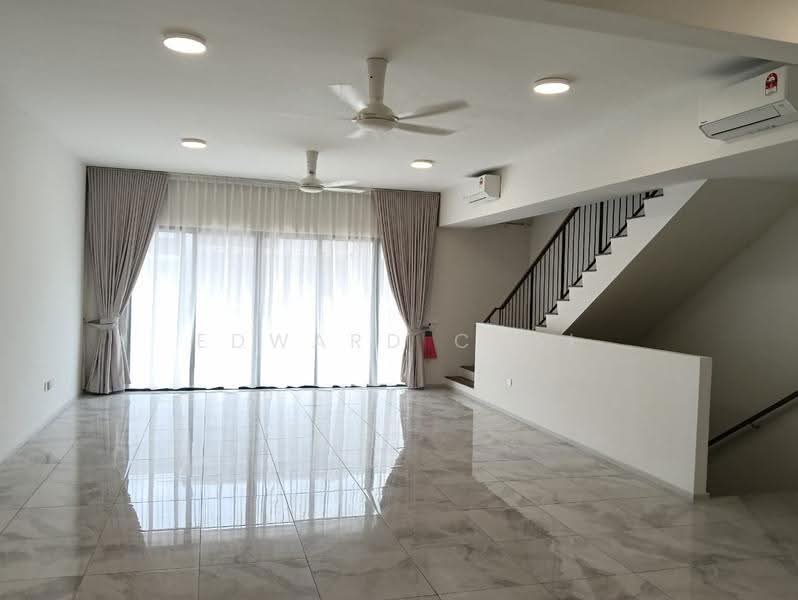Terraced House for Rent in Taman Bukit Serdang (Seri Kembangan) - Edward Chai - Living Room - PropertyGuru.com.my