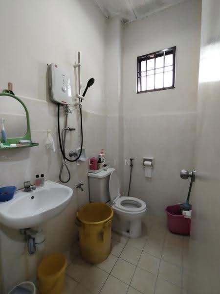 2-storey Terraced House for Rent in Bayu Damansara (Petaling Jaya) - Kelvin . - Bathroom - PropertyGuru.com.my