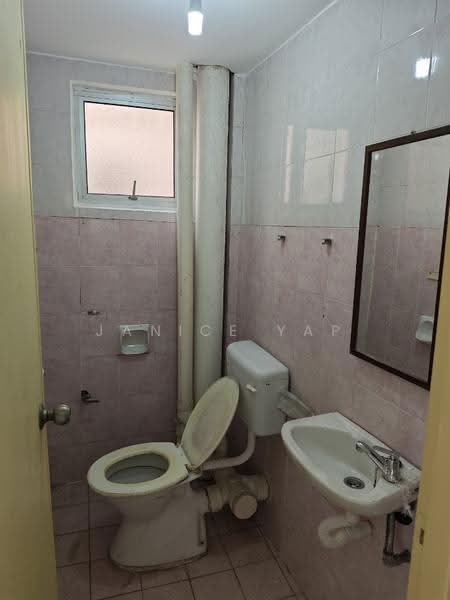 Pangsapuri untuk Dijual di Sri Jati Apartment - Janice Yap - Bathroom - PropertyGuru.com.my