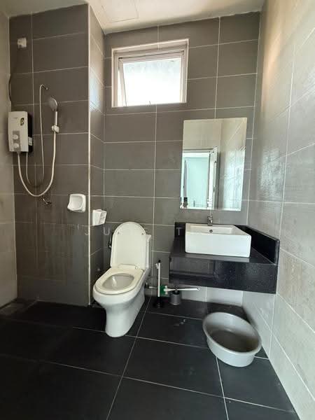 Kediaman Servis untuk Dijual di THE SENAI GARDEN (PANGSAPURI IMPIAN SENAI) - June Tan - Bathroom - PropertyGuru.com.my