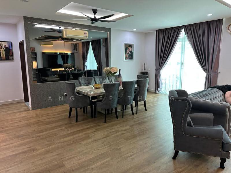 Kediaman Servis untuk Dijual di Setia Tri-angle - Ang Lee Theng - Living Room - PropertyGuru.com.my
