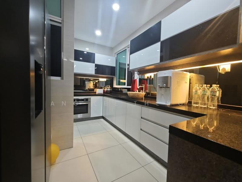 Kediaman Servis untuk Dijual di Setia Tri-angle - Ang Lee Theng - Kitchen - PropertyGuru.com.my