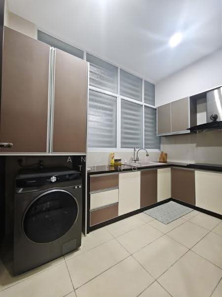 Kediaman Servis untuk Dijual di Setia Tri-angle - Ang Lee Theng - Kitchen - PropertyGuru.com.my