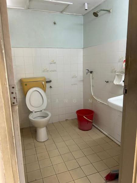 Pangsapuri untuk Dijual di Subang Perdana Goodyear Court 6 - Zeyang Ng - Bathroom - PropertyGuru.com.my