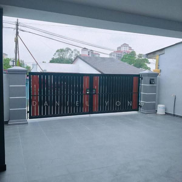 1-storey Terraced House for Sale in Taman Desa Rahmat (Tampoi) - Daniel Yong - Exterior - PropertyGuru.com.my