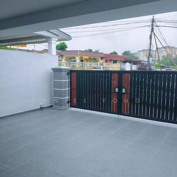 1-storey Terraced House for Sale in Taman Desa Rahmat (Tampoi) - Daniel Yong - Exterior - PropertyGuru.com.my
