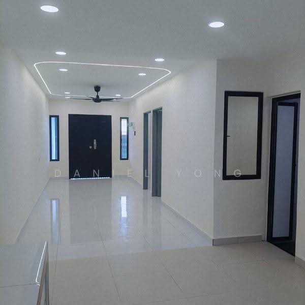 1-storey Terraced House for Sale in Taman Desa Rahmat (Tampoi) - Daniel Yong - Entrance - PropertyGuru.com.my