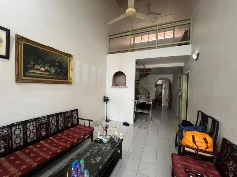 1-storey Terraced House for Sale in Taman Perling (Perling) - Kate Tee - Living Room - PropertyGuru.com.my