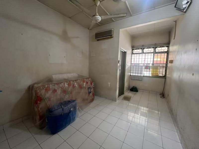 1-storey Terraced House for Sale in Taman Perling (Perling) - Kate Tee - Interior - PropertyGuru.com.my