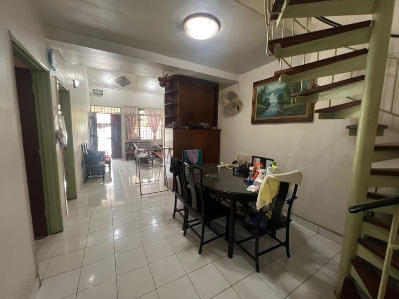 1-storey Terraced House for Sale in Taman Perling (Perling) - Kate Tee - Living Room - PropertyGuru.com.my