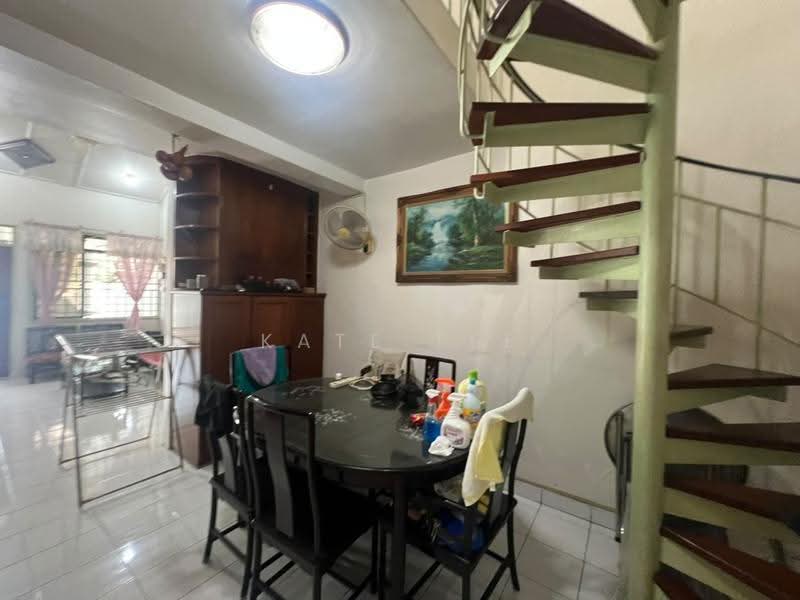 1-storey Terraced House for Sale in Taman Perling (Perling) - Kate Tee - Dining Room - PropertyGuru.com.my