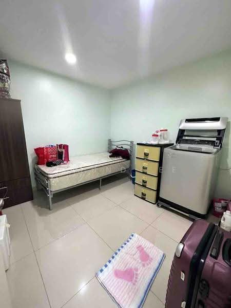 3-storey Terraced House for Sale in Lake Fields (Sungai Besi) - Edmund Lee - Bedroom - PropertyGuru.com.my
