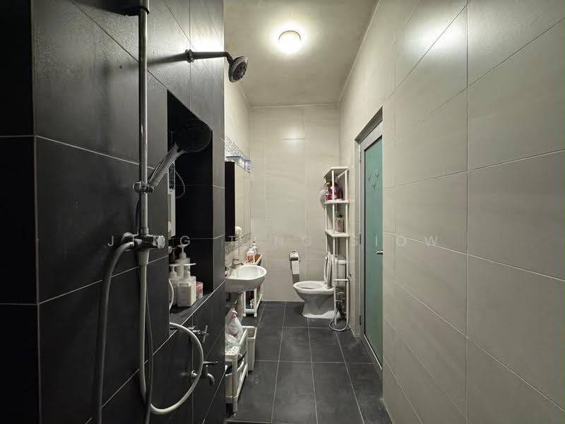 Townhouse for Rent in Taman Sutera Utama (Skudai) - Jing Ting Siow - Bathroom - PropertyGuru.com.my