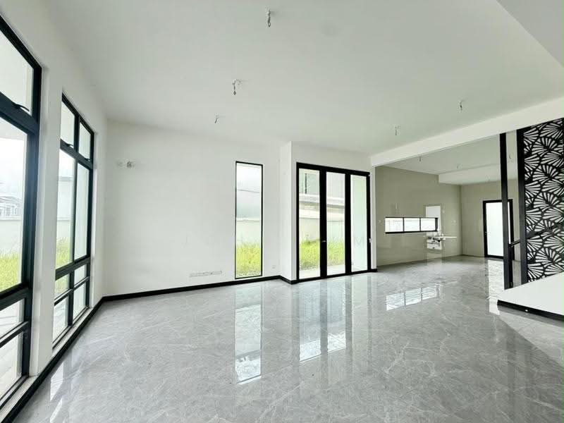 Rumah Berkembar untuk Dijual di Seti Tropika (Tebrau) - John Lim - Living Room - PropertyGuru.com.my