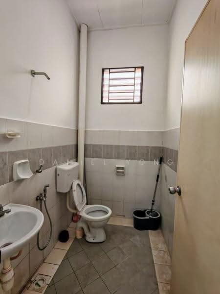 1-storey Terraced House for Sale in Taman JP Perdana (Johor Bahru) - Daniel Yong - Bathroom - PropertyGuru.com.my