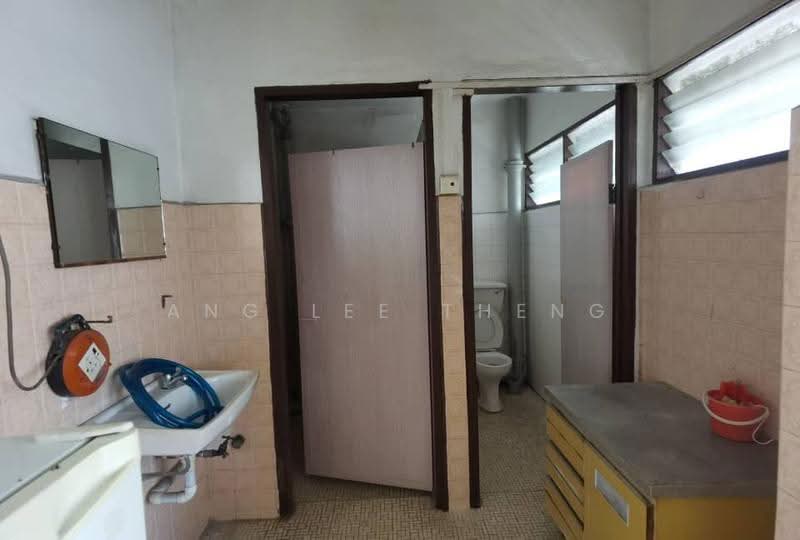 Rumah Flat untuk Dijual di Taman Kampar - Ang Lee Theng - Bathroom - PropertyGuru.com.my