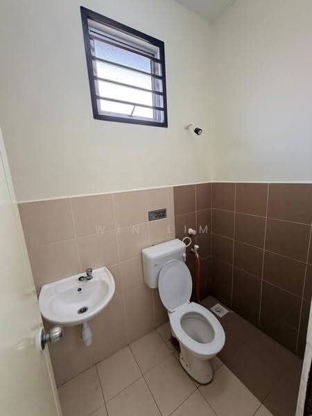 1-storey Terraced House for Sale in Bandar Penawar (Kota Tinggi) - Win Lim - Bathroom - PropertyGuru.com.my