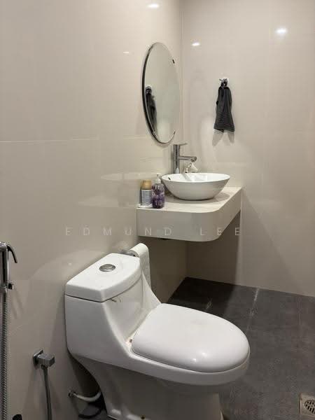 3-storey Terraced House for Sale in Lake Fields (Sungai Besi) - Edmund Lee - Bathroom - PropertyGuru.com.my