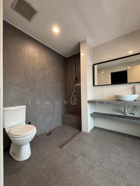 3-storey Terraced House for Sale in Lake Fields (Sungai Besi) - Edmund Lee - Bathroom - PropertyGuru.com.my