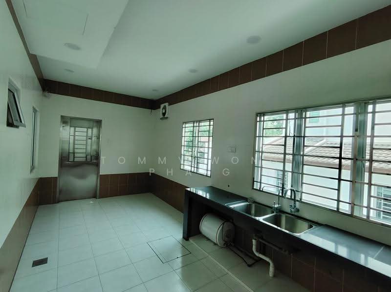 2-storey Terraced House for Sale in Hill Park (Semenyih) - Tommy Wong Phang - Kitchen - PropertyGuru.com.my